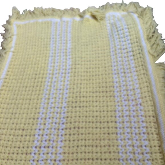 Handmade Yellow White Crochet Throw Baby Blanket Yarn Fringe Edges 35 x 60 - Picture 2 of 4